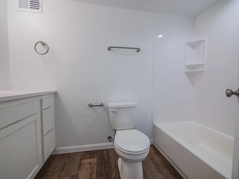 Campus View Apartments — Photo 40