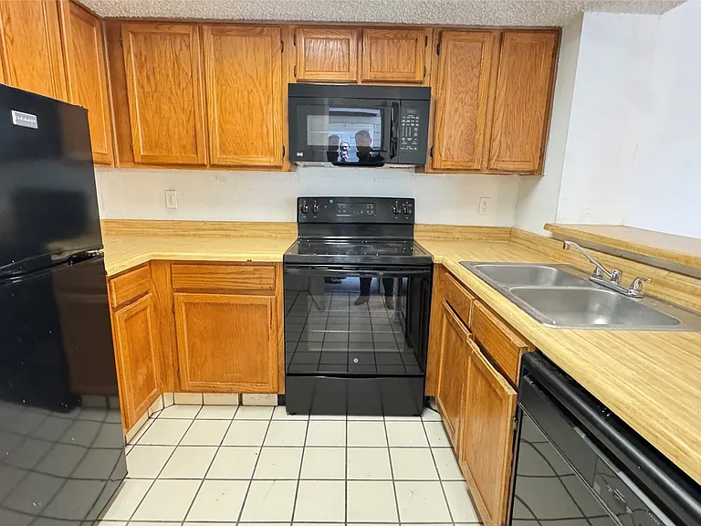 9811 Walnut St #F207 — Photo 4