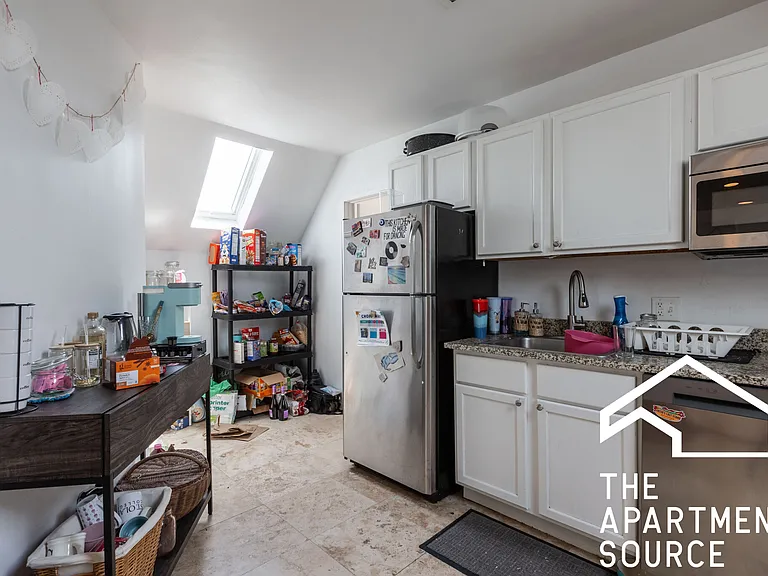 1245 W Barry Ave #T — Photo 5