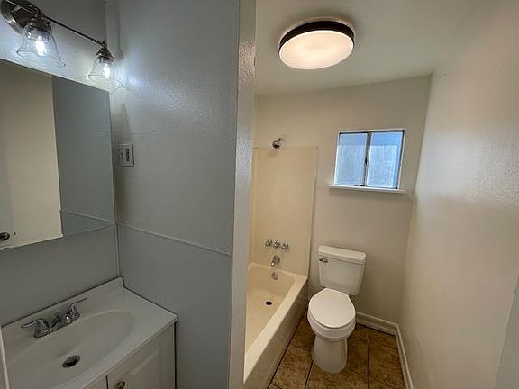 3rd image of 739 Pine Dr