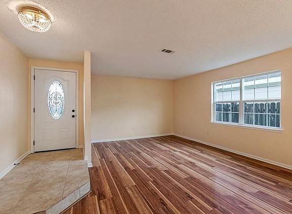 3rd image of 3872 Chriswood Ln