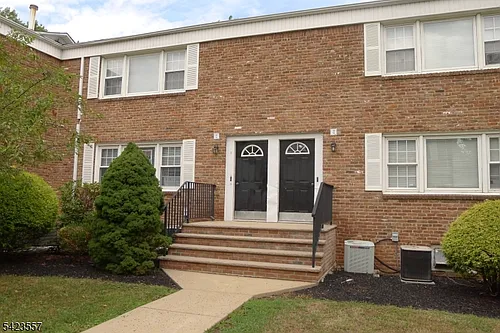 15 Dartmouth Ave #2B Photo 1