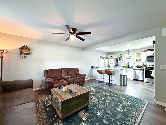 2nd image of 75 Idlewood Blvd