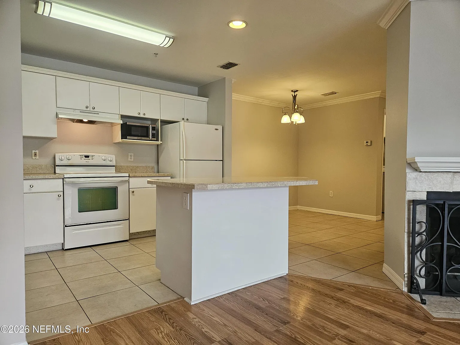 2 bed, 2.0 bath, 1177 sqft, $1,380 — Photo 4