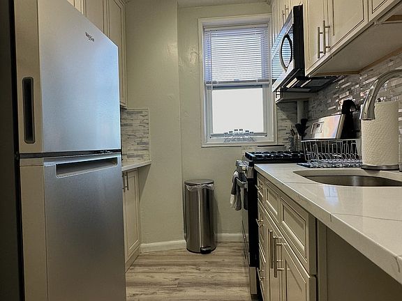 4th image of 67-25 Dartmouth St #6L