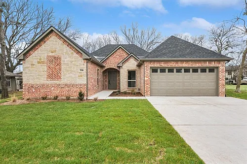 306 W McLain Dr Photo 1