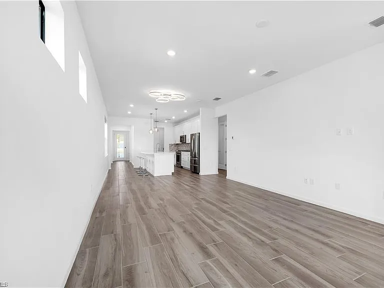 20039 Kingmont Dr — Photo 15