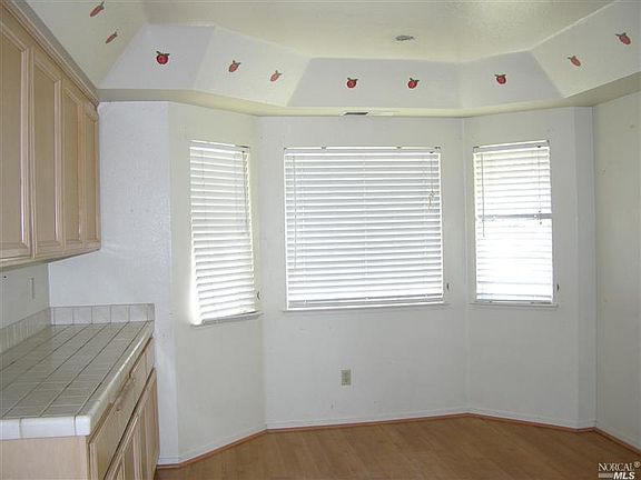 3rd image of 225 Victoria Dr