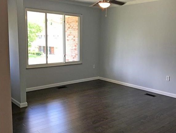 5th image of 715 Blackmoat Pl