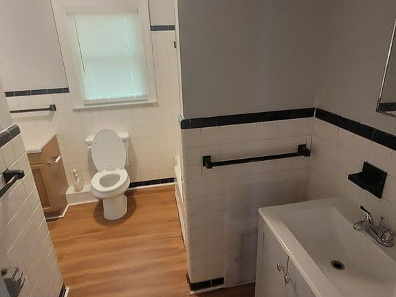 3rd image of 503 E Walnut St APT B