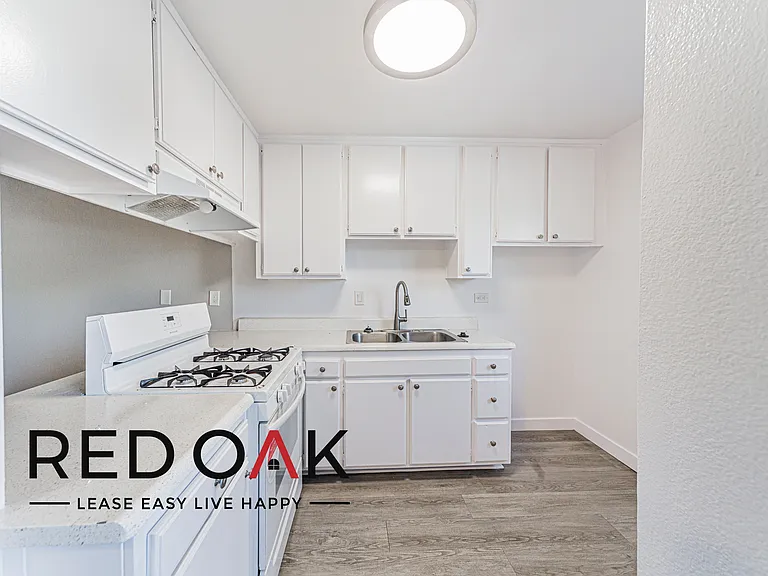 8614 Woodley Ave #221 — Photo 2