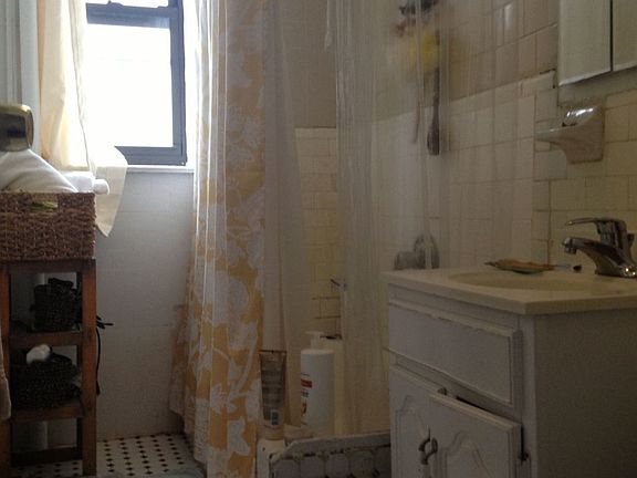 4th image of 1280 Pacific St APT 5