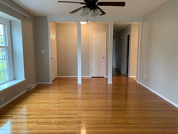 4th image of 1044 Glenwood Dr