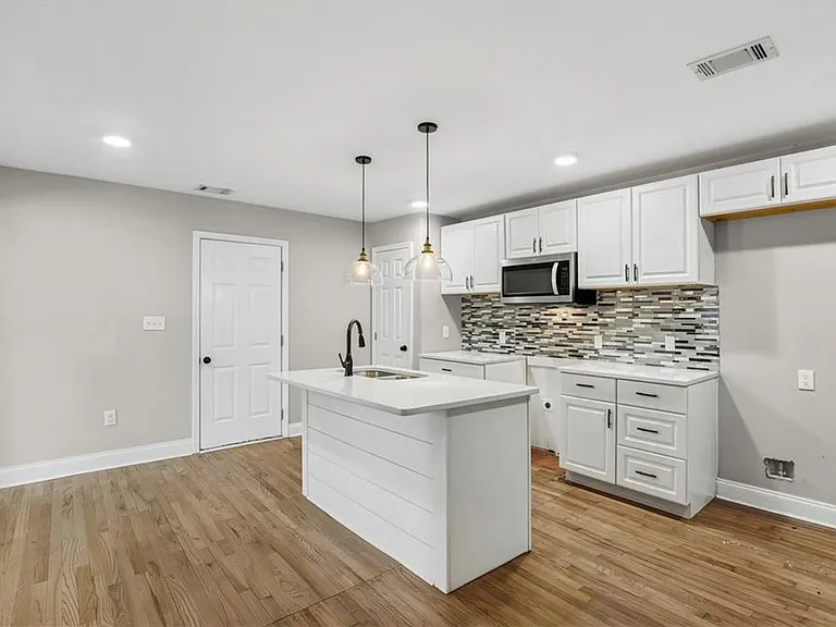 2866 Belvedere Ln — Photo 11
