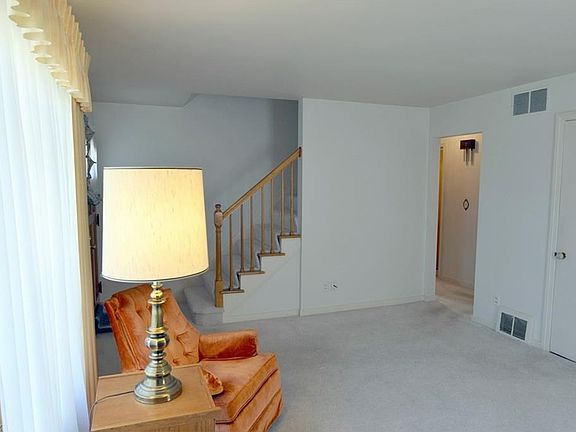4th image of 1508 Beechwood St NE
