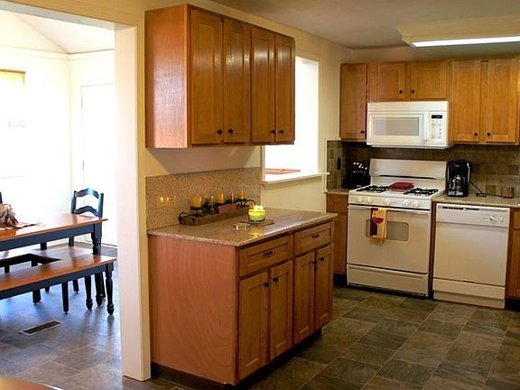 2nd image of 8089 Castle Rock Dr NE