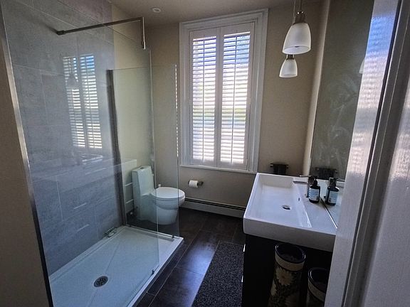 2nd floor bathroom
