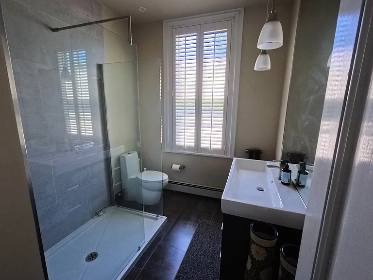 2nd floor bathroom