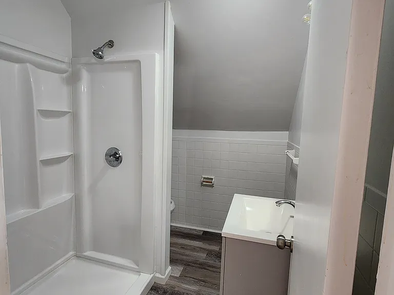 155 S Lake Ave #5 — Photo 4