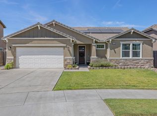 6326 W Sweet Ct, Visalia, CA 93291