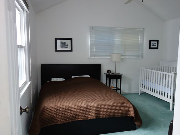 2nd Bedroom (13.5 x I3.5)