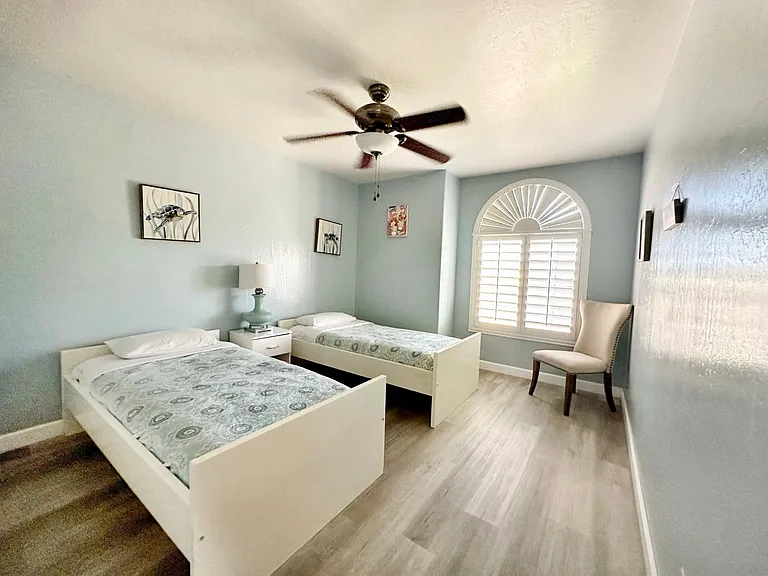 1020 E Hearne Way — Photo 17