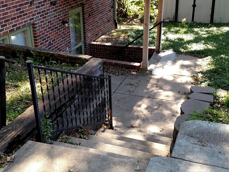 2nd image of 5055 Meredeth St