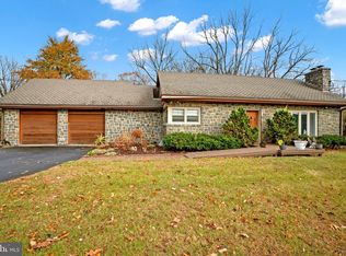 215 McCoy Ln, Leesport, PA 19533