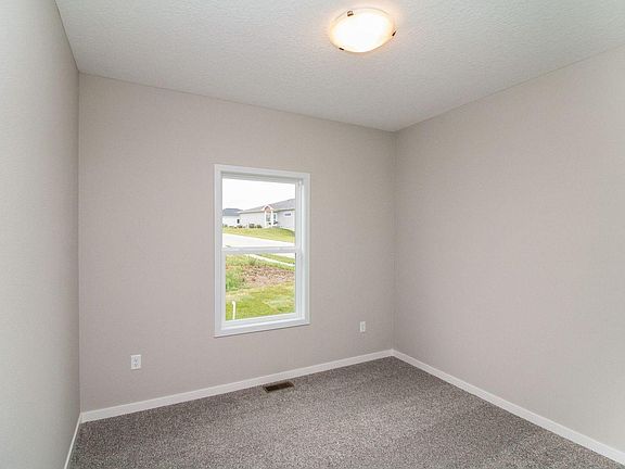 4th image of 1402 Tuscany Dr SE