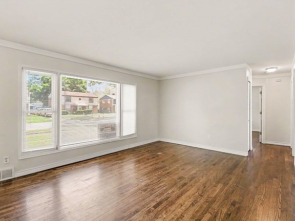 4th image of 28691 Hales St
