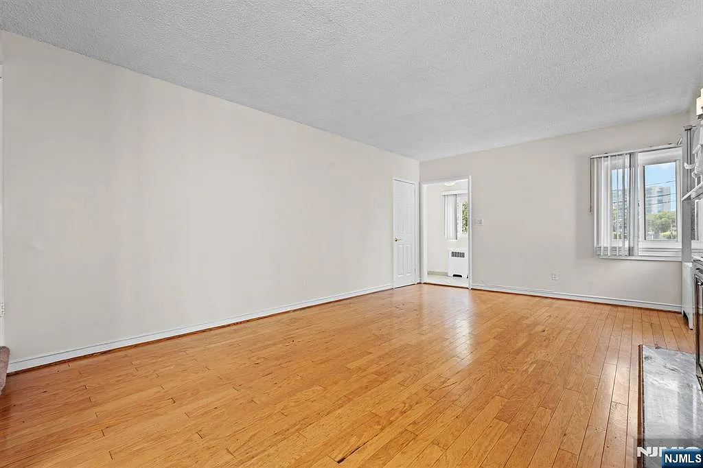 3 bed, 2.0 bath, $4,500 — Photo 4