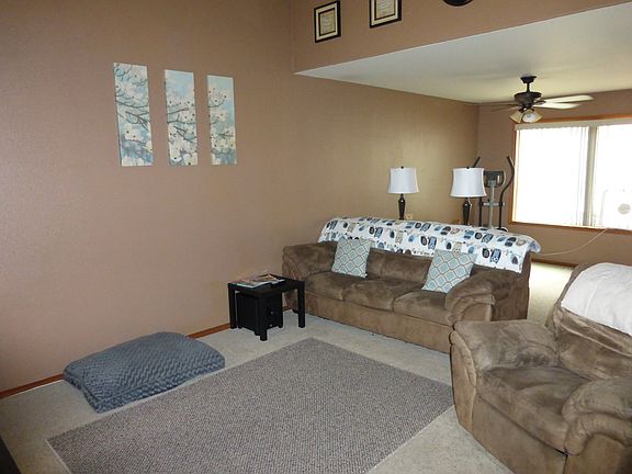 5th image of 233 Allison Ave W