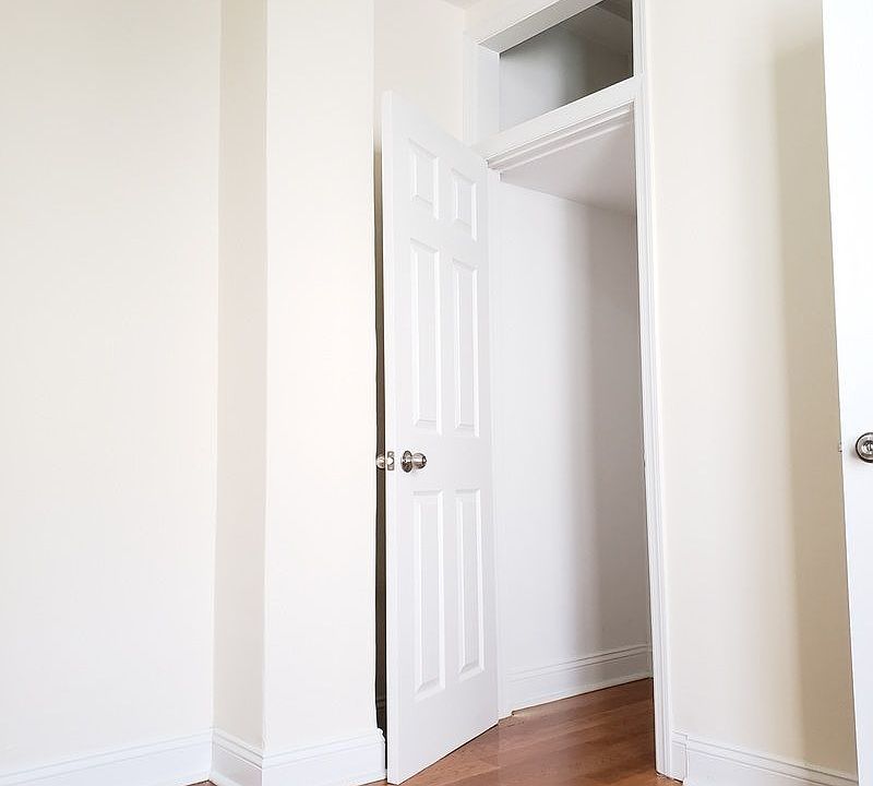 1st image of 300 W 49th St APT 811