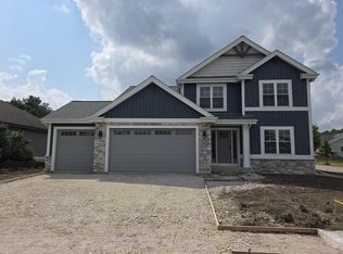 57 Savannah Pkwy, Deerfield, WI 53531