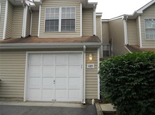 1085 Oakcroft Ln, Somerset, NJ 08873