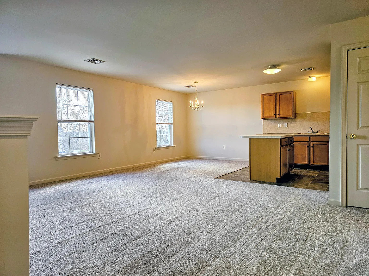 2 bed, 1.5 bath, 1182 sqft, $1,550 — Photo 2