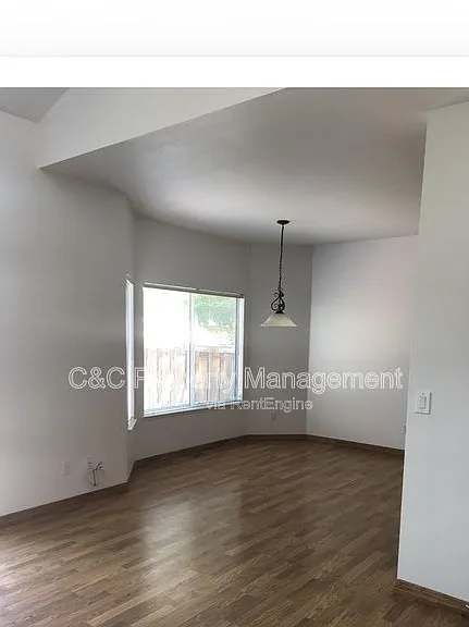 1353 Shell Ln — Photo 3