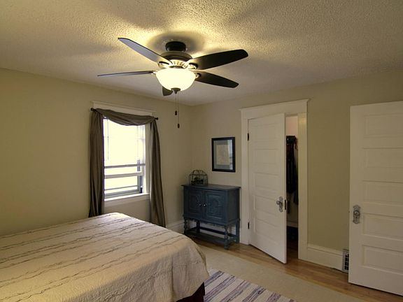 2nd image of 61 Auburn Ave SE