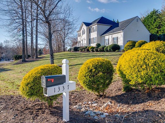 3rd image of 1337 Cuddington Ln