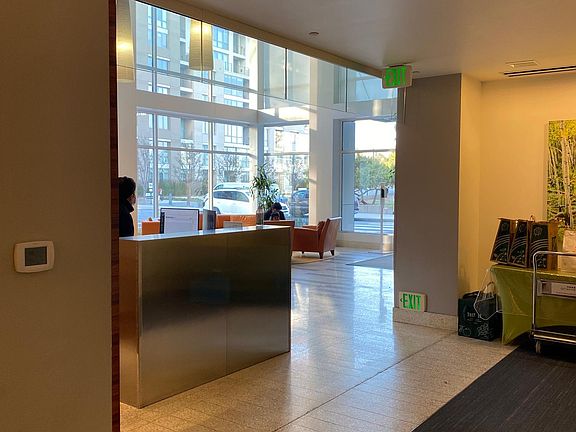 4th image of 300 Berry St Unit 1511