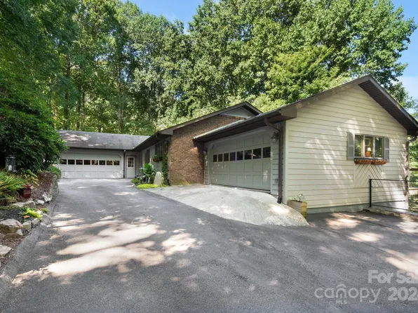 314 Sky Lake Dr, Hendersonville, NC 28739