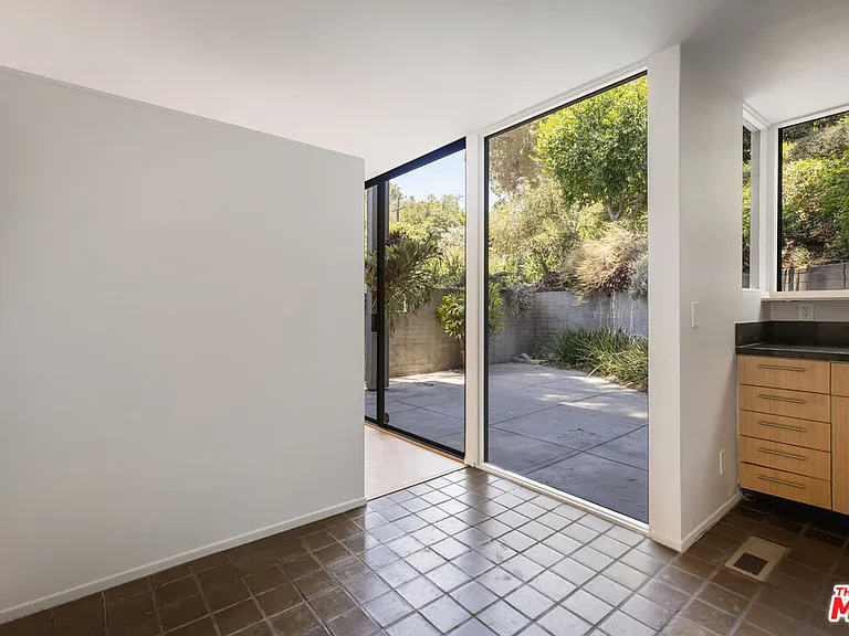 3035 Windsor Ave — Photo 23