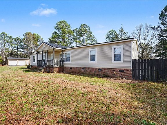 3rd image of 1004 Chapman Rd