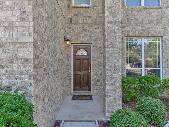 Come on in. Your going to like the floor plan of this house.