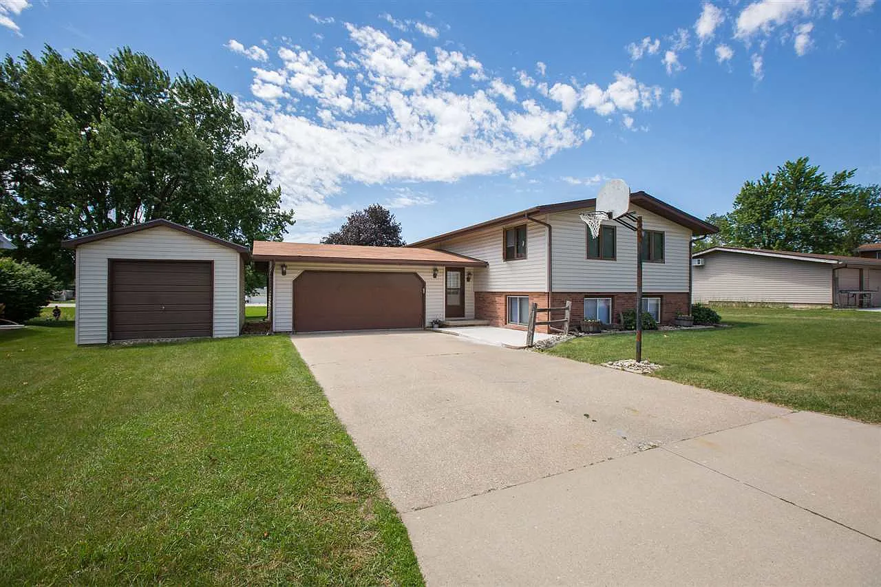 202 Thelma St photo 1