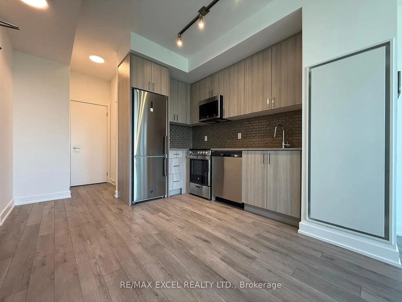 2 bed, $2,500 — Photo 4