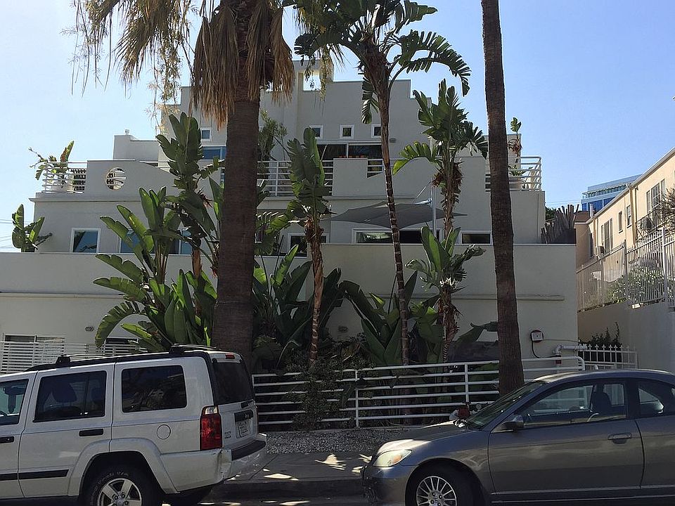 2nd image of 959 N Doheny Dr APT 201