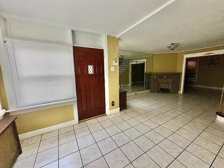 5427 Akron St — Photo 4