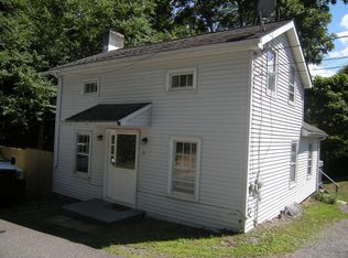 33 Old Post Rd S, Rhinebeck, NY 12572