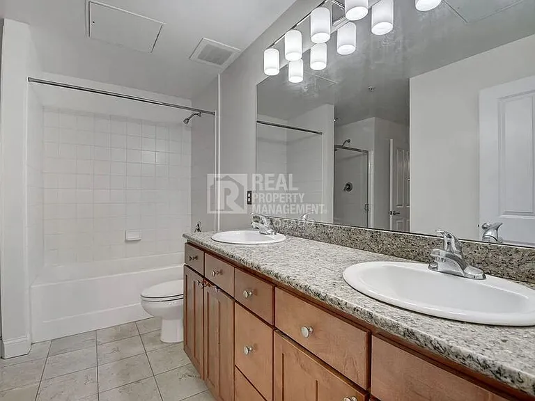 1950 N Logan St #302 — Photo 13
